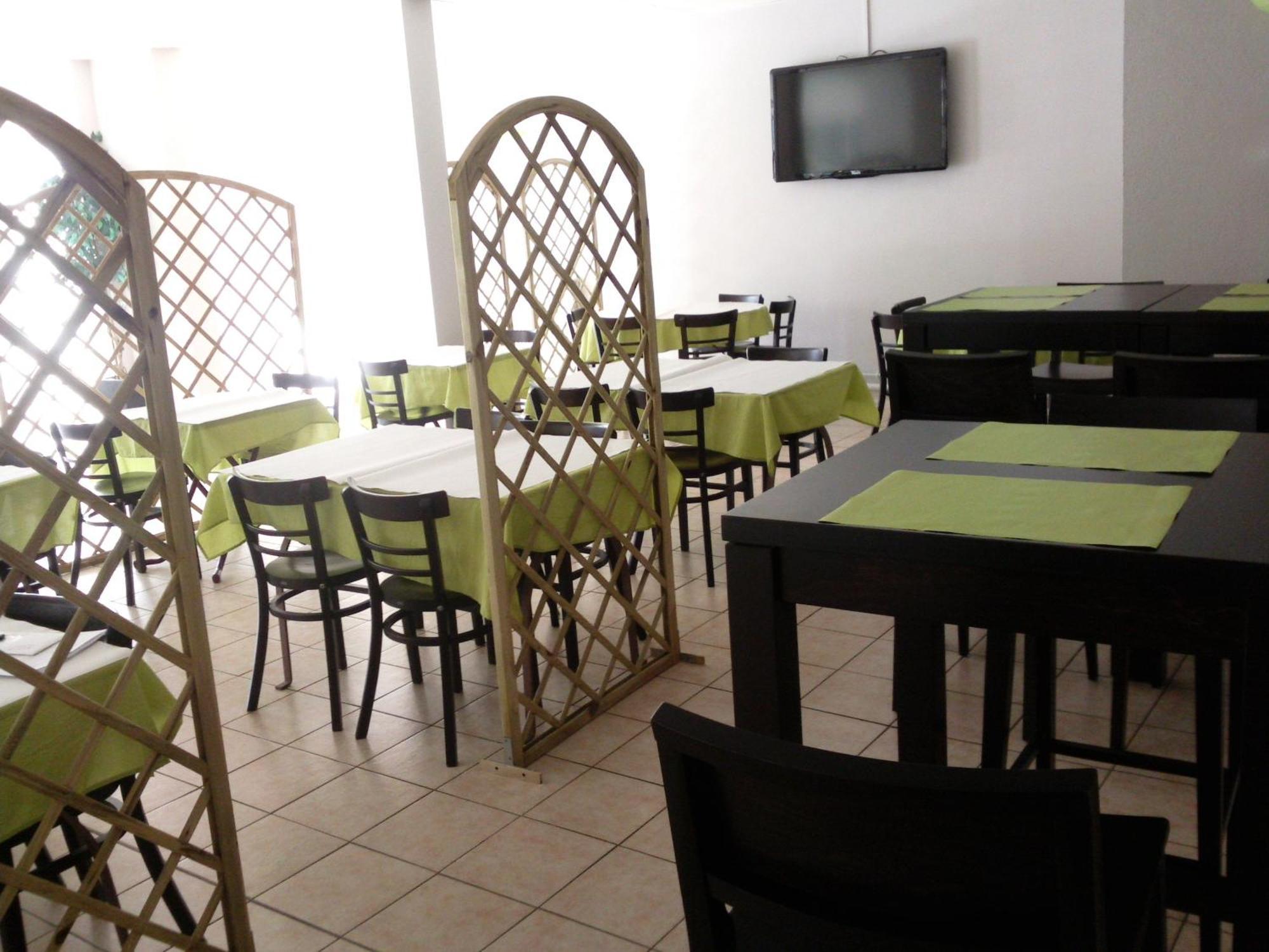 Hotel Residence Les Aiguades Port-de-Bouc Ngoại thất bức ảnh